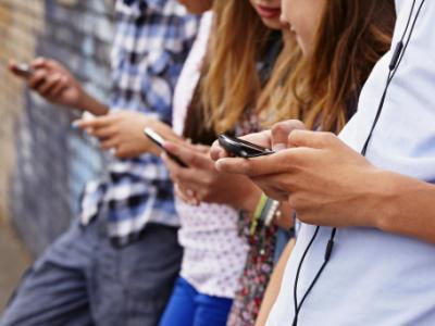 Stretta in Florida, i social vietati ai minori di 14 anni